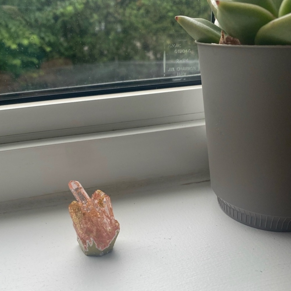 [❌]  Light pink crystal cluster with gold flakes inside 💖